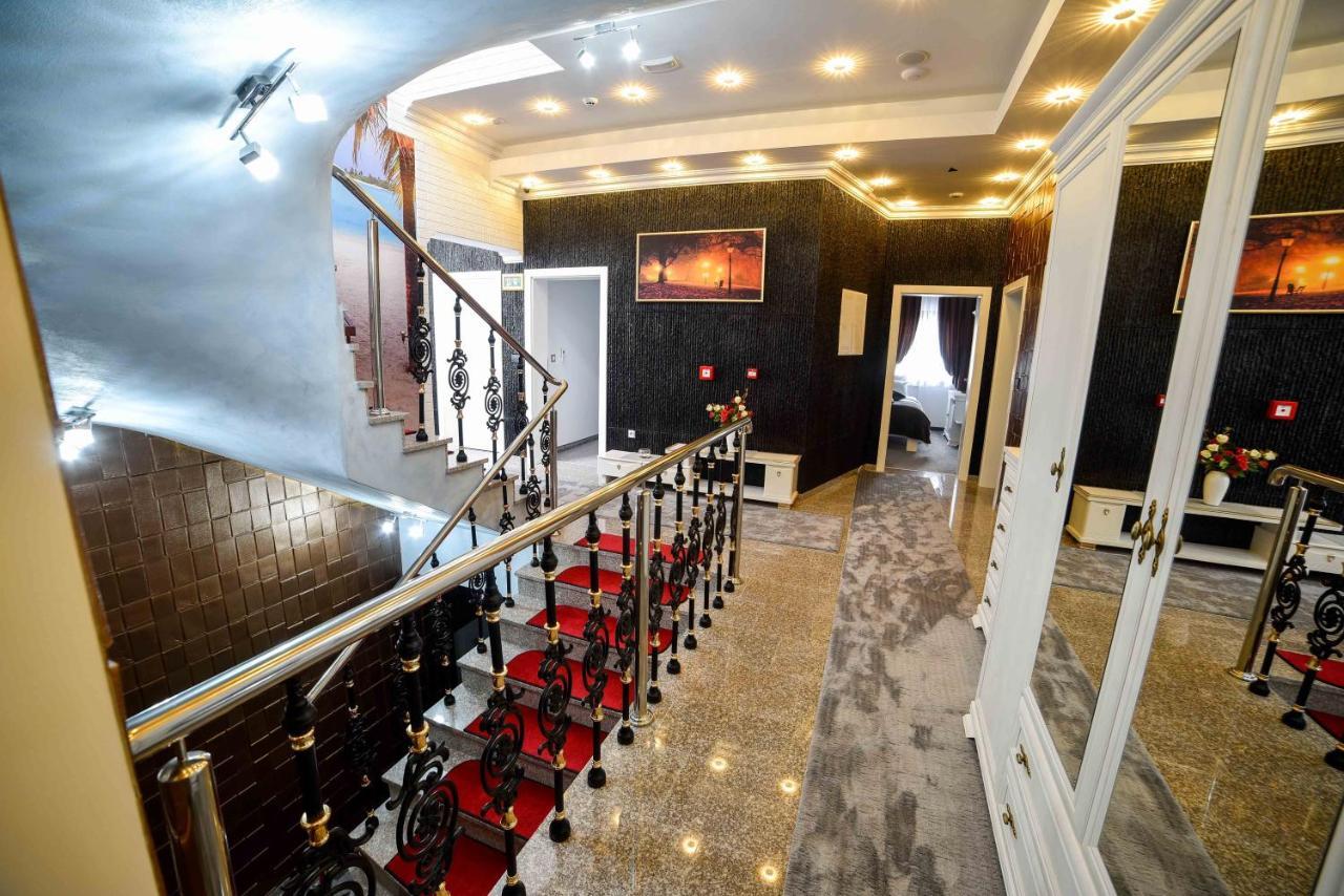 Hotel Palace เวลิคา คลาดูชา ภายนอก รูปภาพ