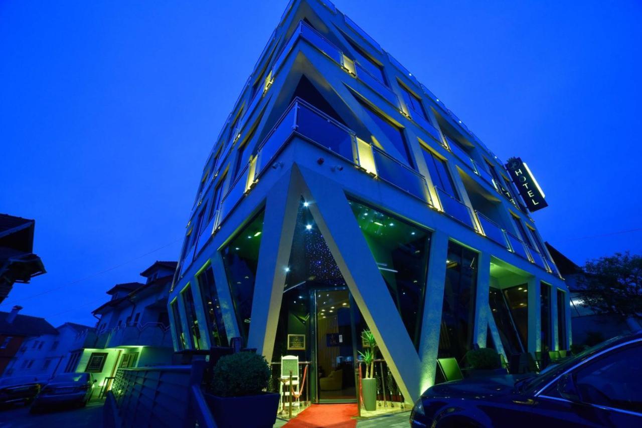Hotel Palace เวลิคา คลาดูชา ภายนอก รูปภาพ